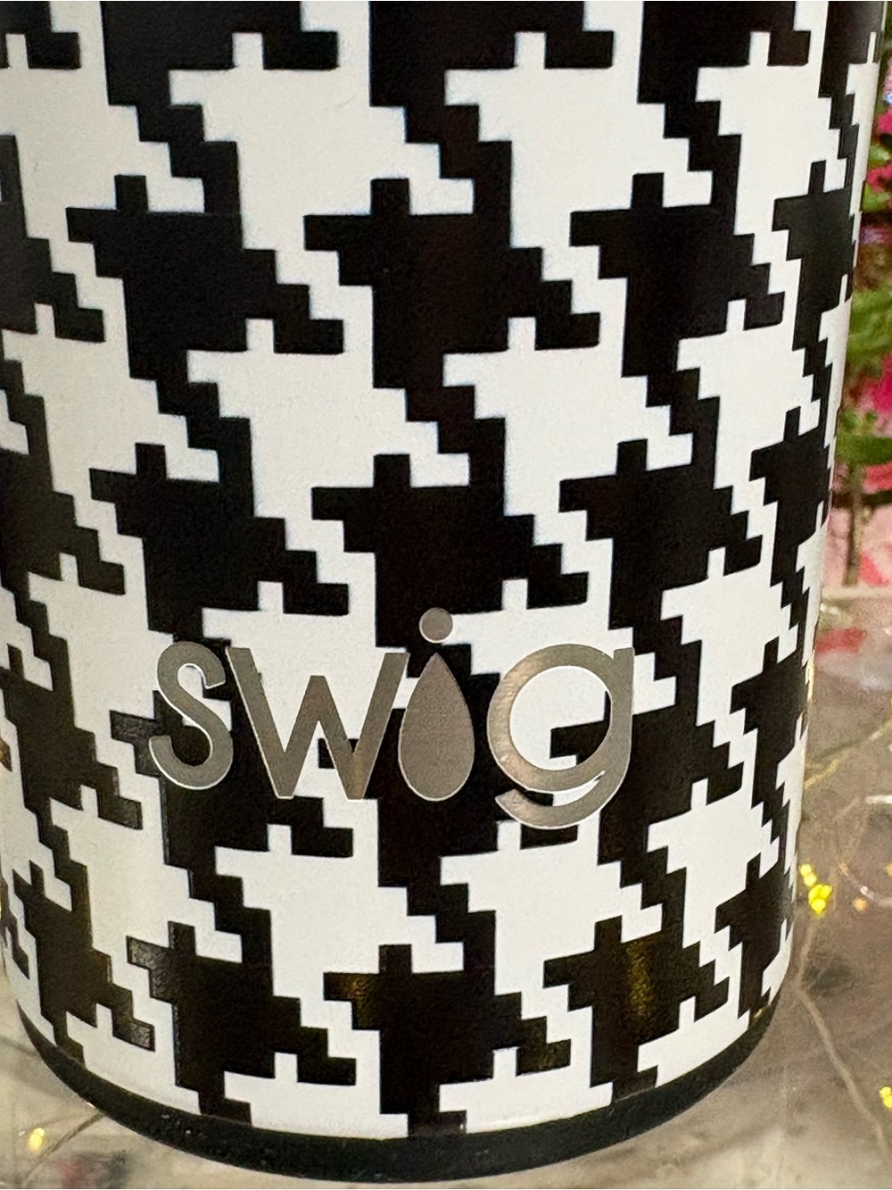 Swig Life Houndstooth Tumbler 32oz - Picture 15 of 17